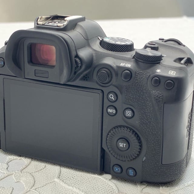 EOS R6 Mark II ボディ