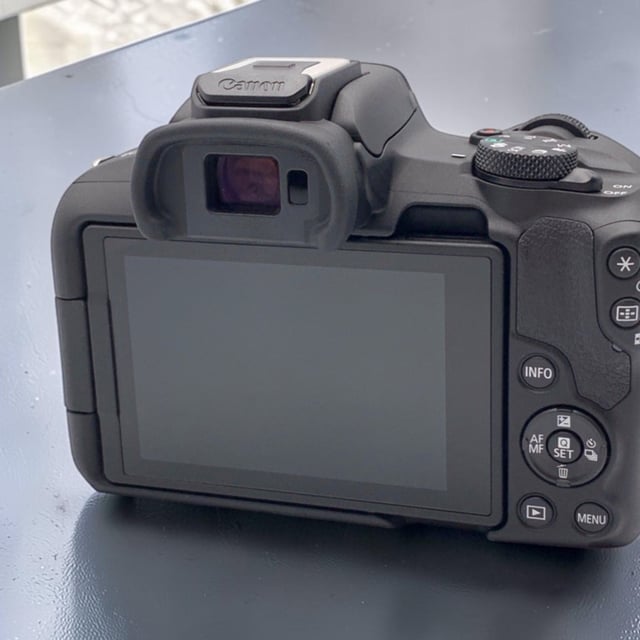 EOS R50 ボディ "ブラック"