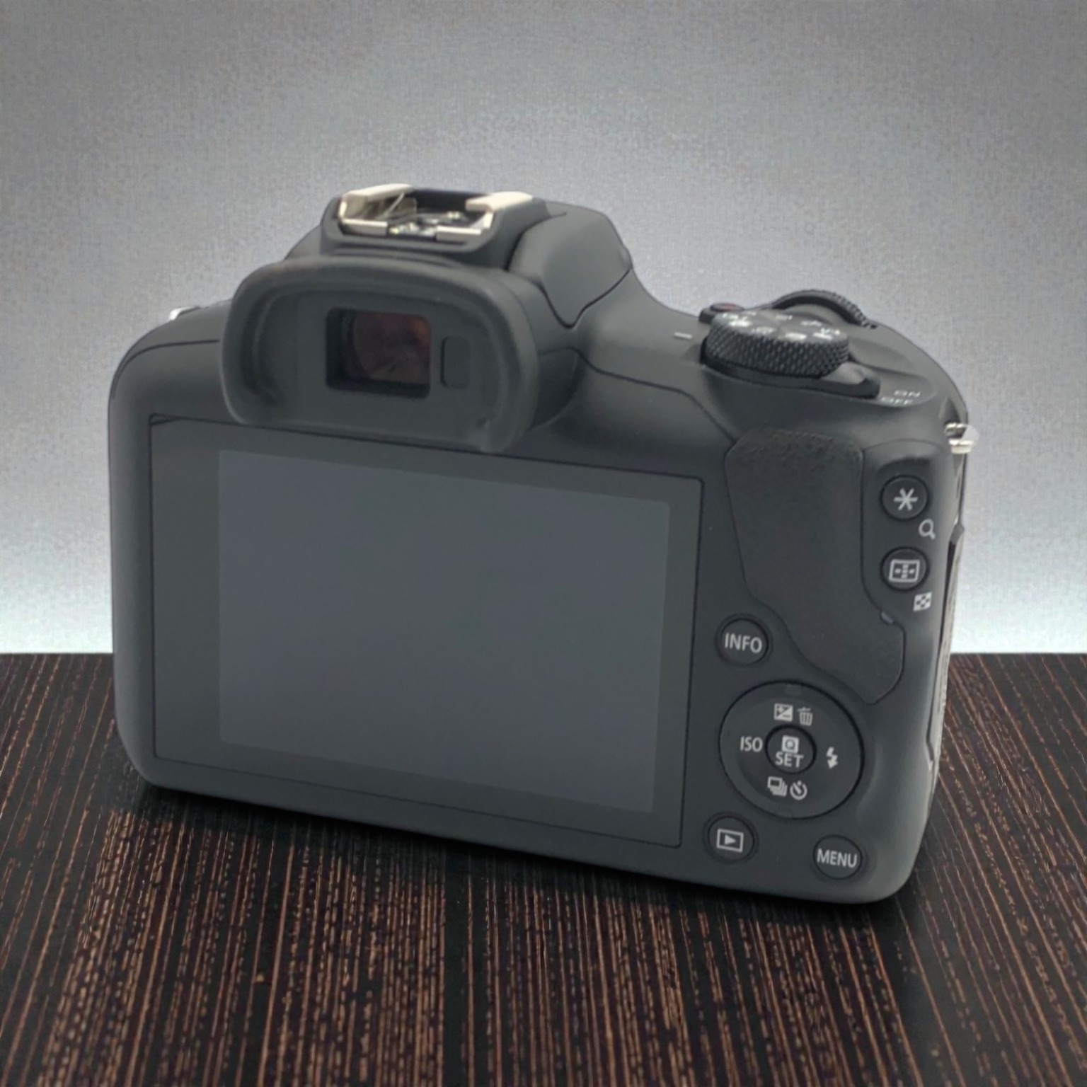 Canon EOS R100 ボディの中古 (美品)・¥62,590 | みんなのカメラ