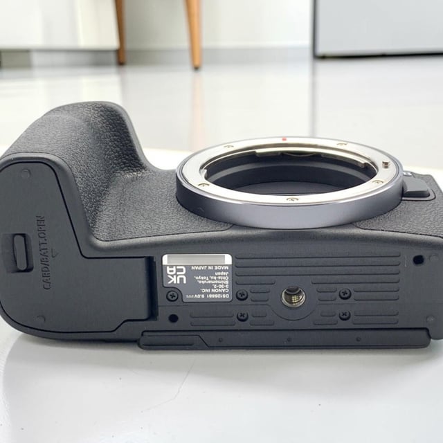 EOS R8 ボディ