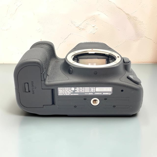 EOS 6D Mark II ボディ