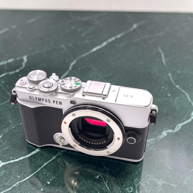 OLYMPUS PEN E-P7 ボディ "シルバー"