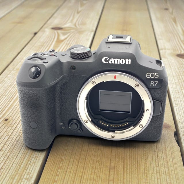 EOS R7 ボディ