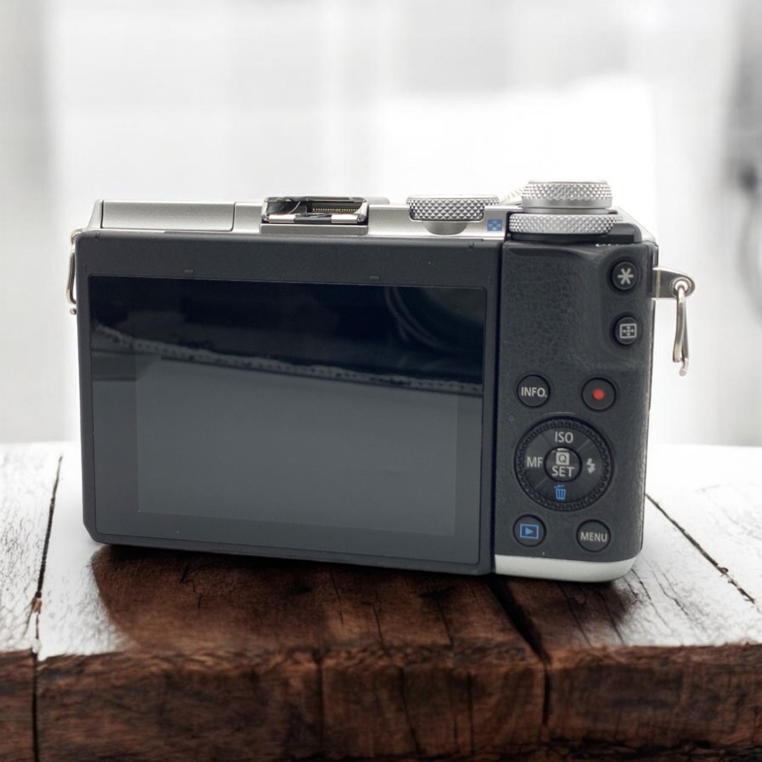 Canon EOS M6 ボディ 