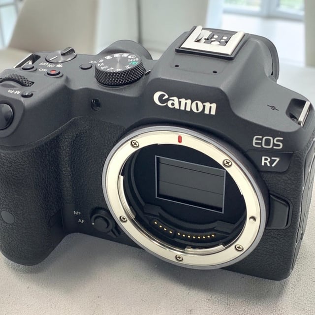 EOS R7 ボディ