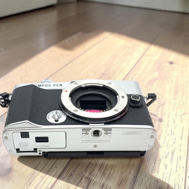 OLYMPUS PEN E-P7 ボディ "シルバー"