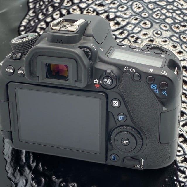 EOS 80D ボディ