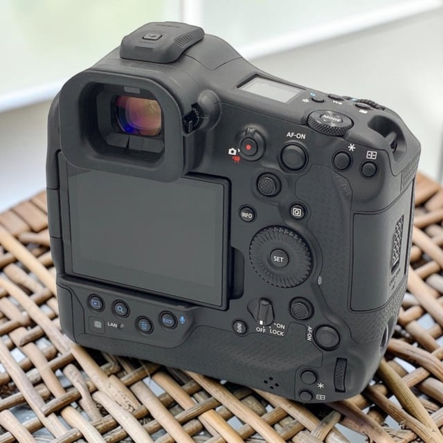 EOS R1 ボディ