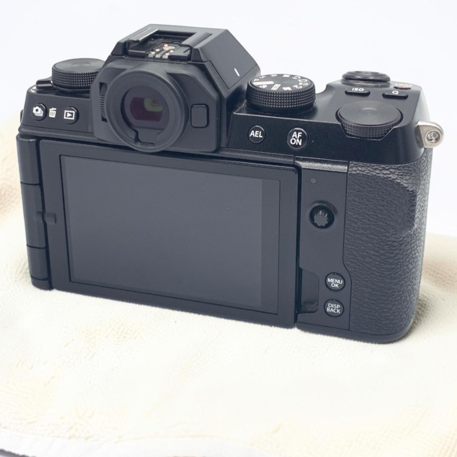 フジ X-S10 ボディのみ ショット数1100未満 used 富士フイルム X-S10 ボディの中古 (美品)・¥116,700 by さより