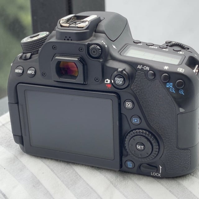 EOS 80D ボディ