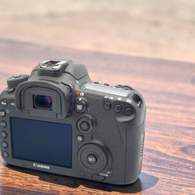 EOS 7D Mark II ボディ