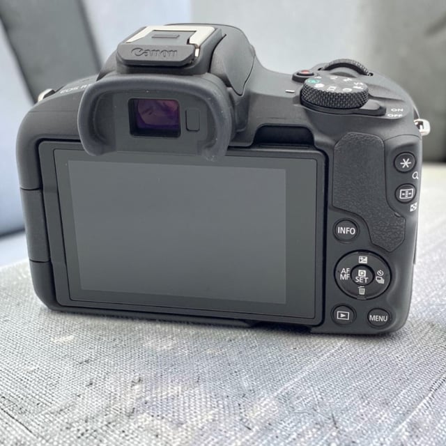 EOS R50 ボディ "ブラック"