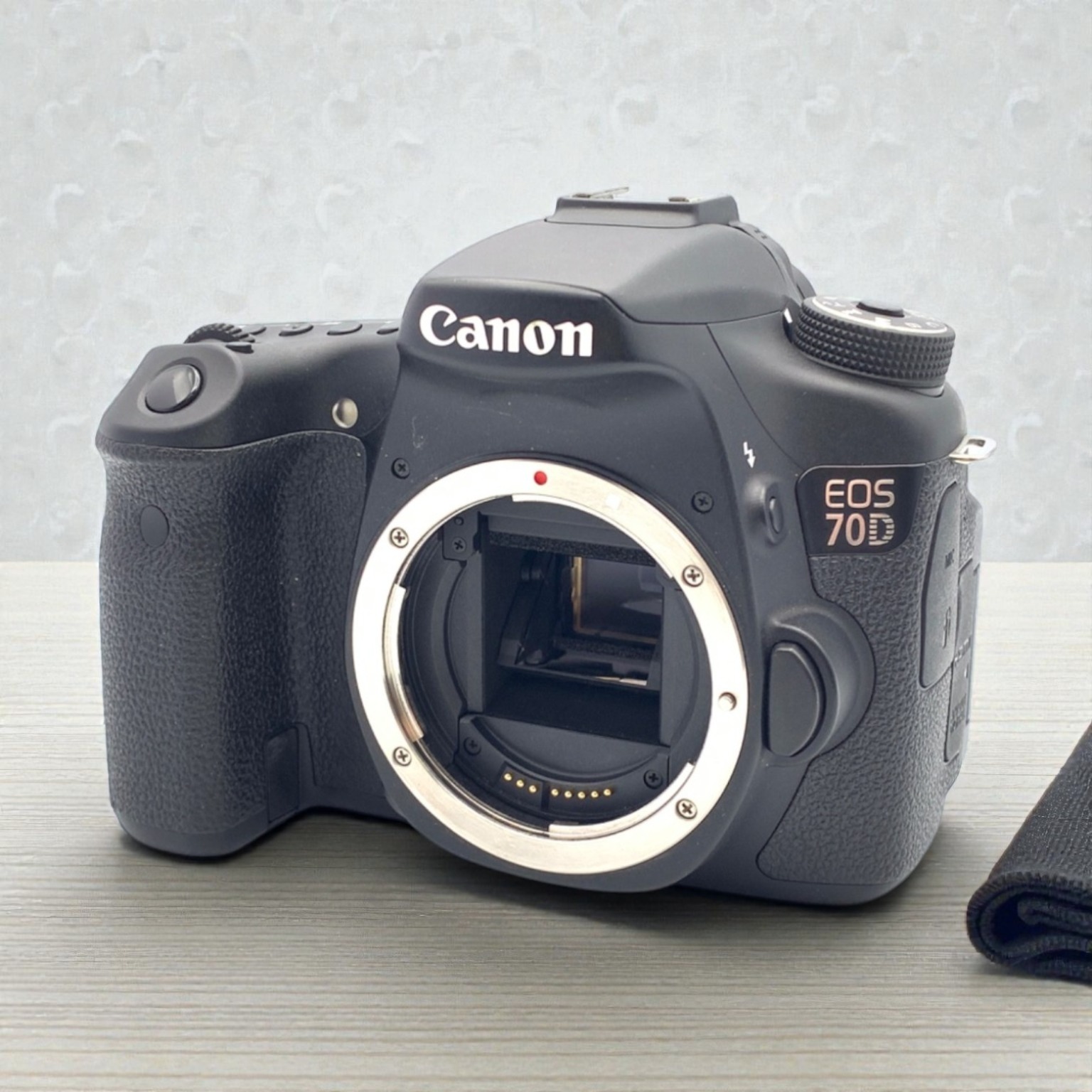 Canon EOS 70D ボディの中古 (美品)・¥32,010 | みんなのカメラ