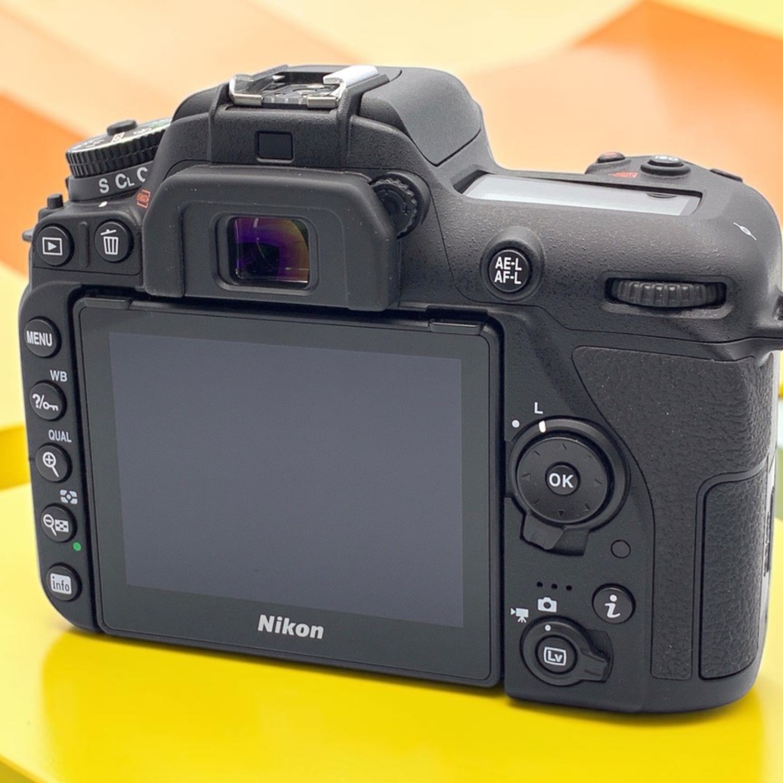 ニコン D500 16-80 VR レンズキットの新品/中古の在庫一覧 | みんなの