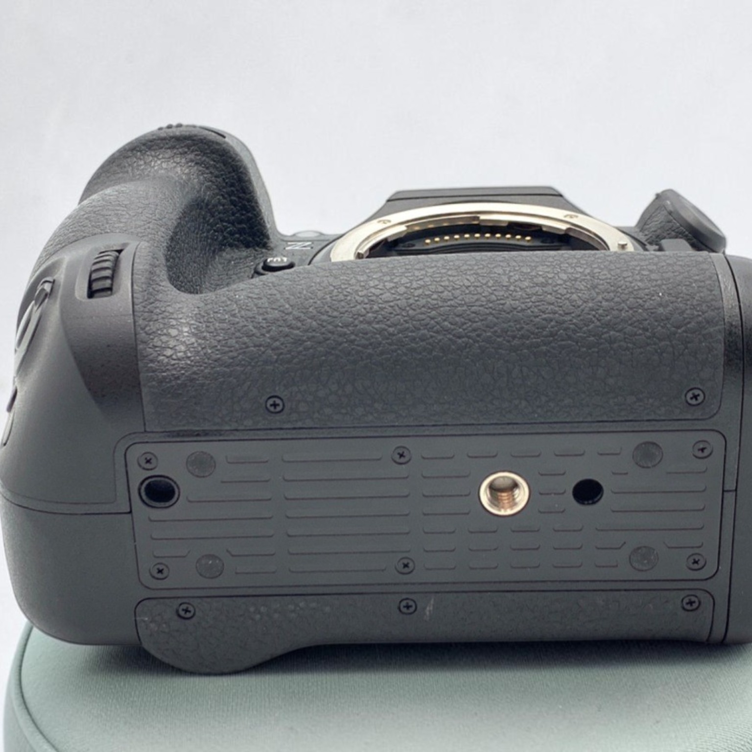 Nikon Z9　新同品 元箱付 欠品なし　1月28日まで限定出品 新品)Nikon (ニコン) Z9（商品ID：4960759906168）詳細ページ