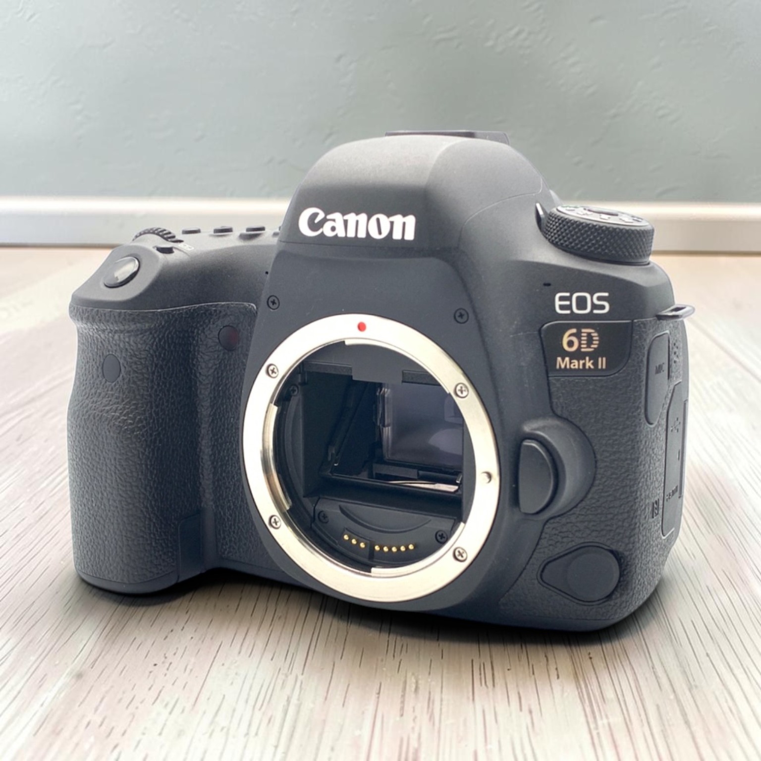 Canon EOS 6D Mark II ボディの中古 (美品)・¥89,900 by もねら