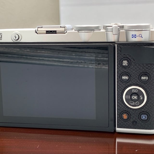 OLYMPUS PEN E-P7 ボディ "シルバー"