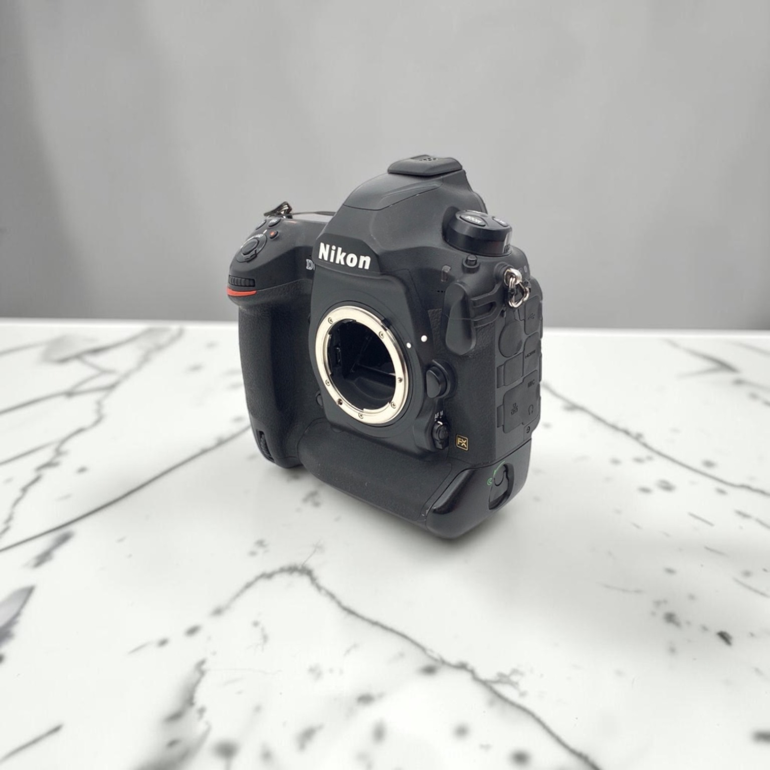 ニコン D6 ボディの中古 (良品)・¥401,680 by ととの | みんなのカメラ