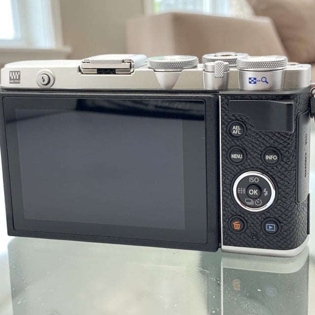 OLYMPUS PEN E-P7 ボディ "シルバー"