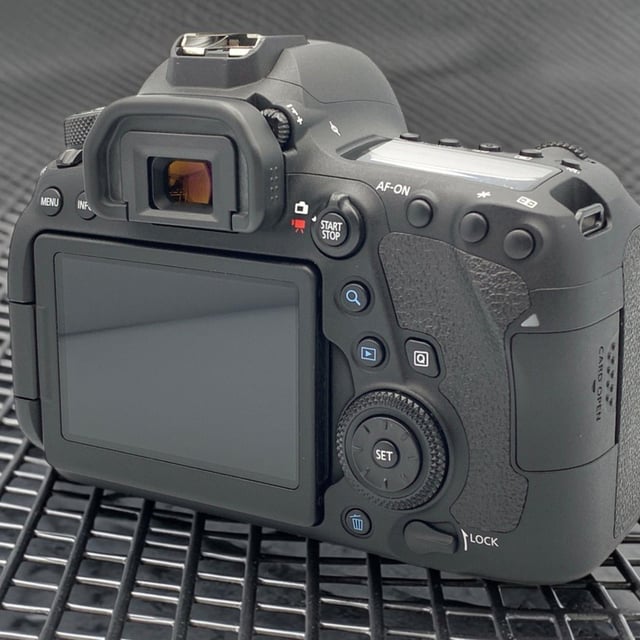 EOS 6D Mark II ボディ