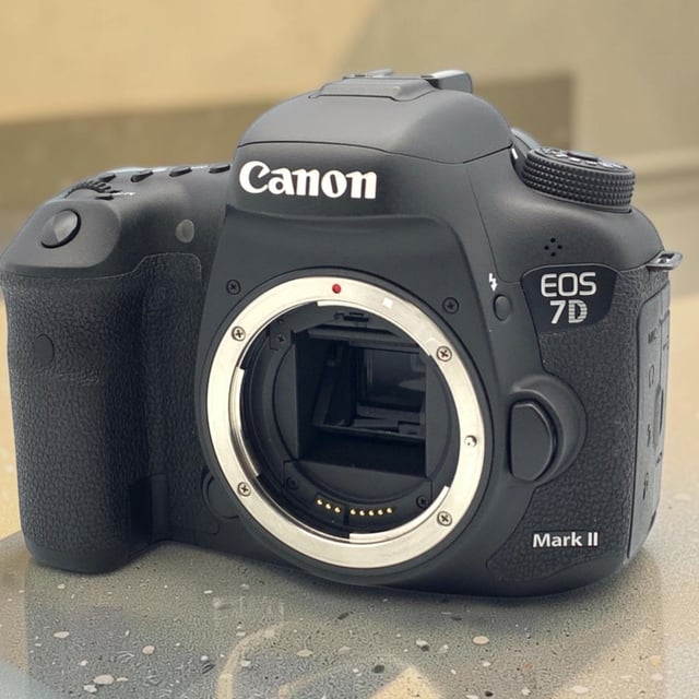 EOS 7D Mark II ボディ