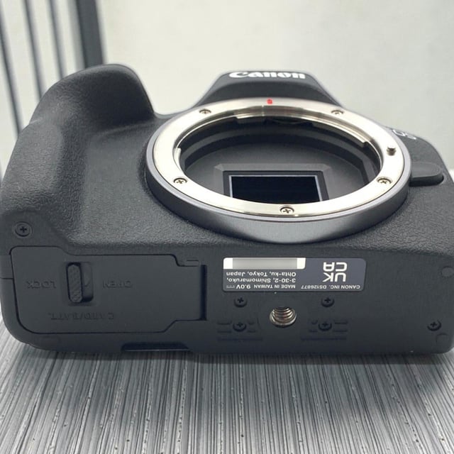 EOS R50 ボディ "ブラック"