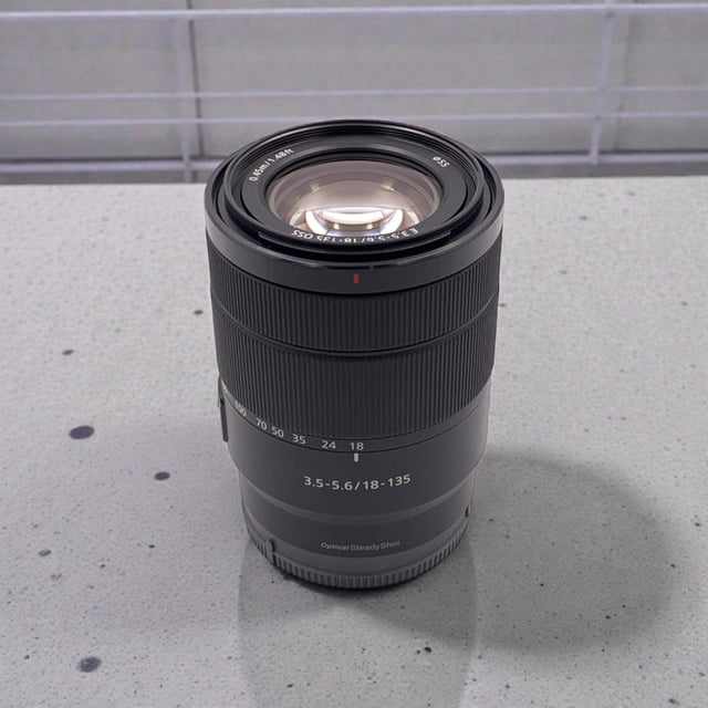 E 18-135mm F3.5-5.6 OSS SEL18135