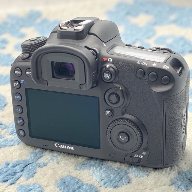 EOS 7D Mark II ボディ
