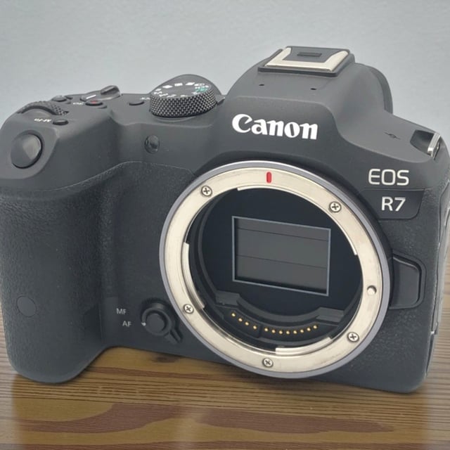 EOS R7 ボディ