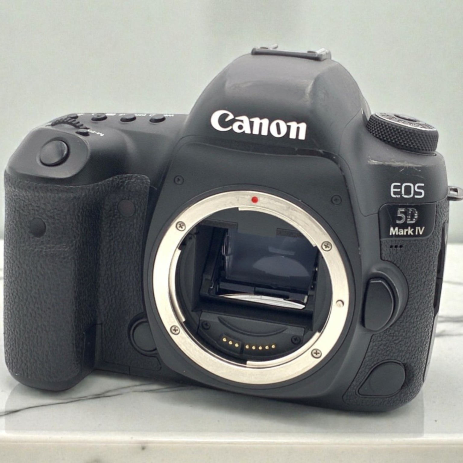 Canon EOS 5D Mark IV ボディの中古 (美品)・¥136,300 by もくも
