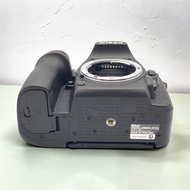 D7500 ボディ