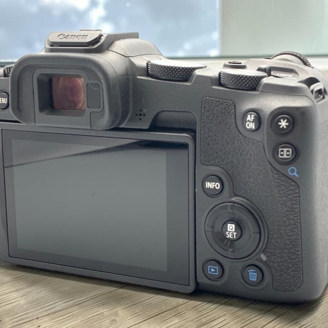 EOS R8 ボディ