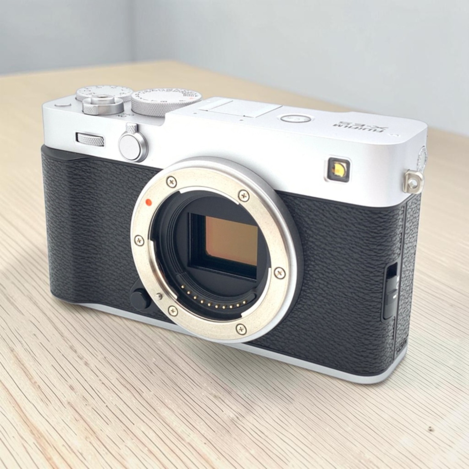 富士フイルム X-E5 ボディ 
