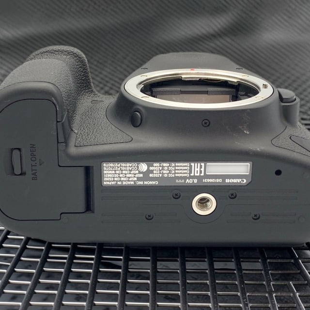 EOS 6D Mark II ボディ