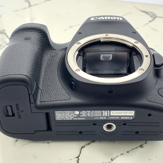 EOS 6D Mark II ボディ