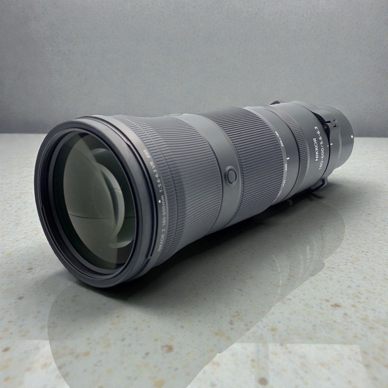NIKKOR Z 180-600mm f/5.6-6.3 VRの中古レンズを買うならみんなの