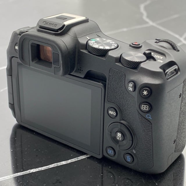 EOS R8 ボディ