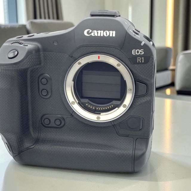 EOS R1 ボディ