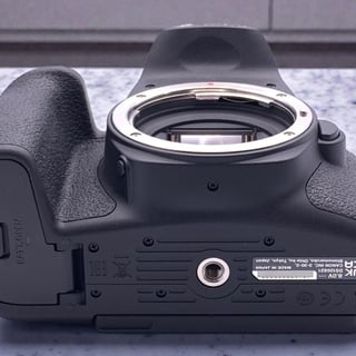 EOS Kiss X10i ボディ