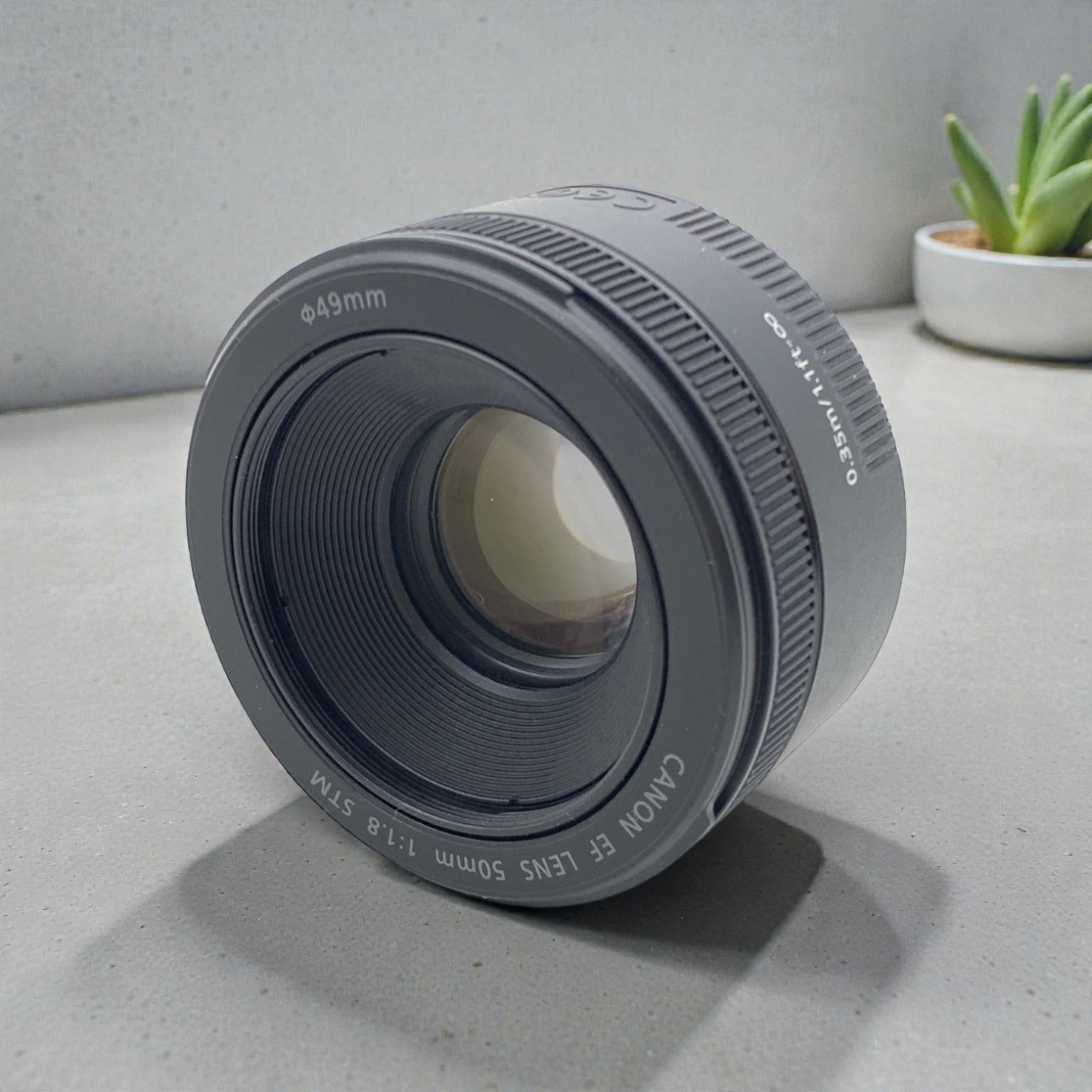 Canon EF 50㎜ F1.8 STM 単焦点レンズ 中古品 Canon EF 50mm F1.8 STMの中古 (美品)・¥7,730 | みんなのカメラ