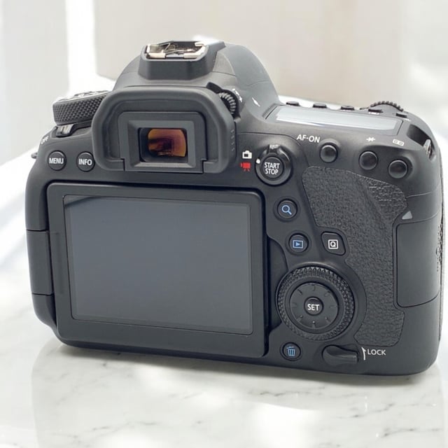 EOS 6D Mark II ボディ