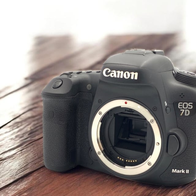 EOS 7D Mark II ボディ