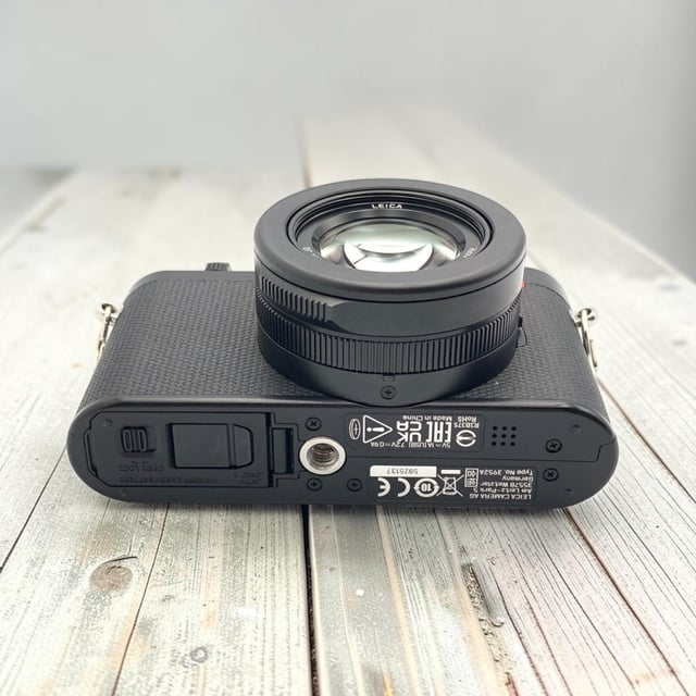D-LUX 8 "ブラック"