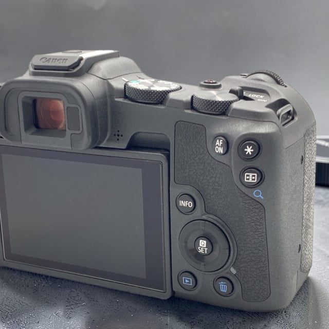 EOS R8 ボディ