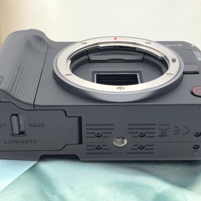 EOS R50 V ボディ "ブラック"