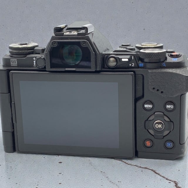 OLYMPUS OM-D E-M5 Mark II ボディ "ブラック"