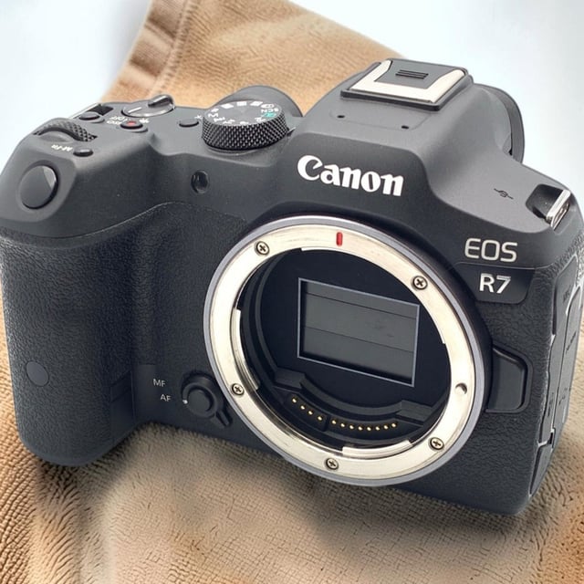 EOS R7 ボディ