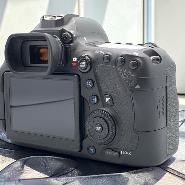 EOS 6D Mark II ボディ
