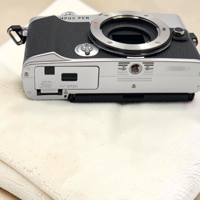 OLYMPUS PEN E-P7 ボディ "シルバー"
