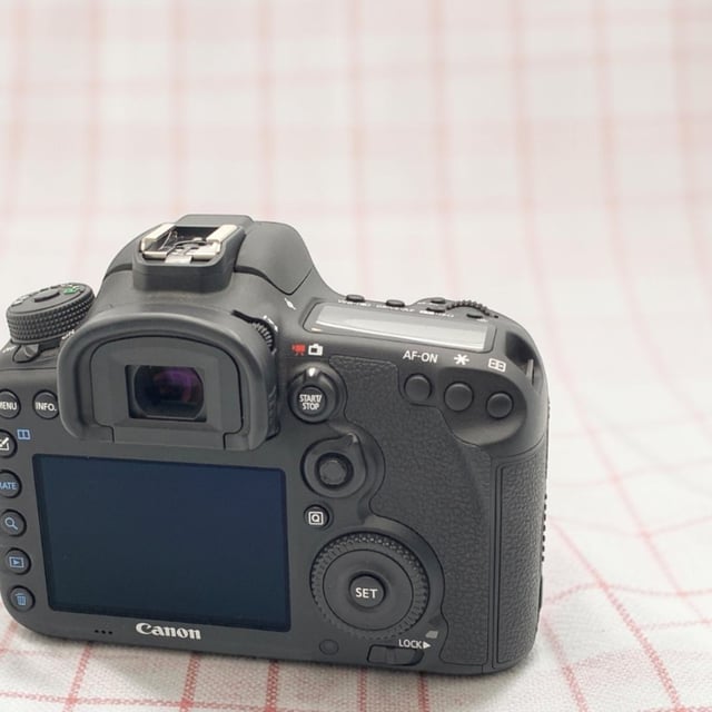 EOS 7D Mark II ボディ